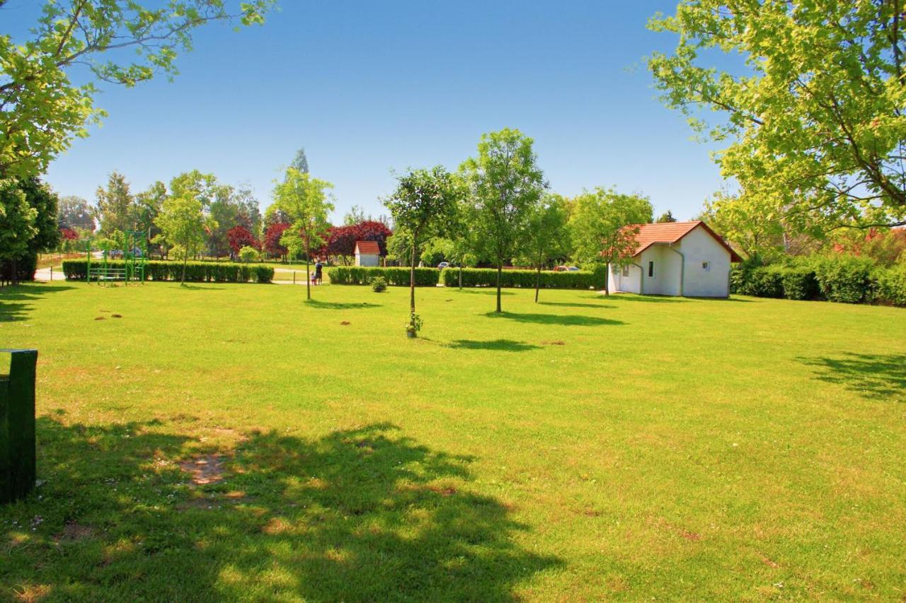 Play And Relax In Lake-parkside Cozy Family Retreat - Jegenye Zamardi